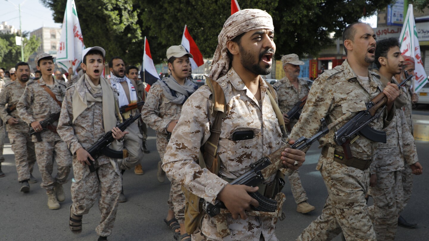КАИРО (АП) — Подкрепяните от Иран бунтовници хуси в Йемен