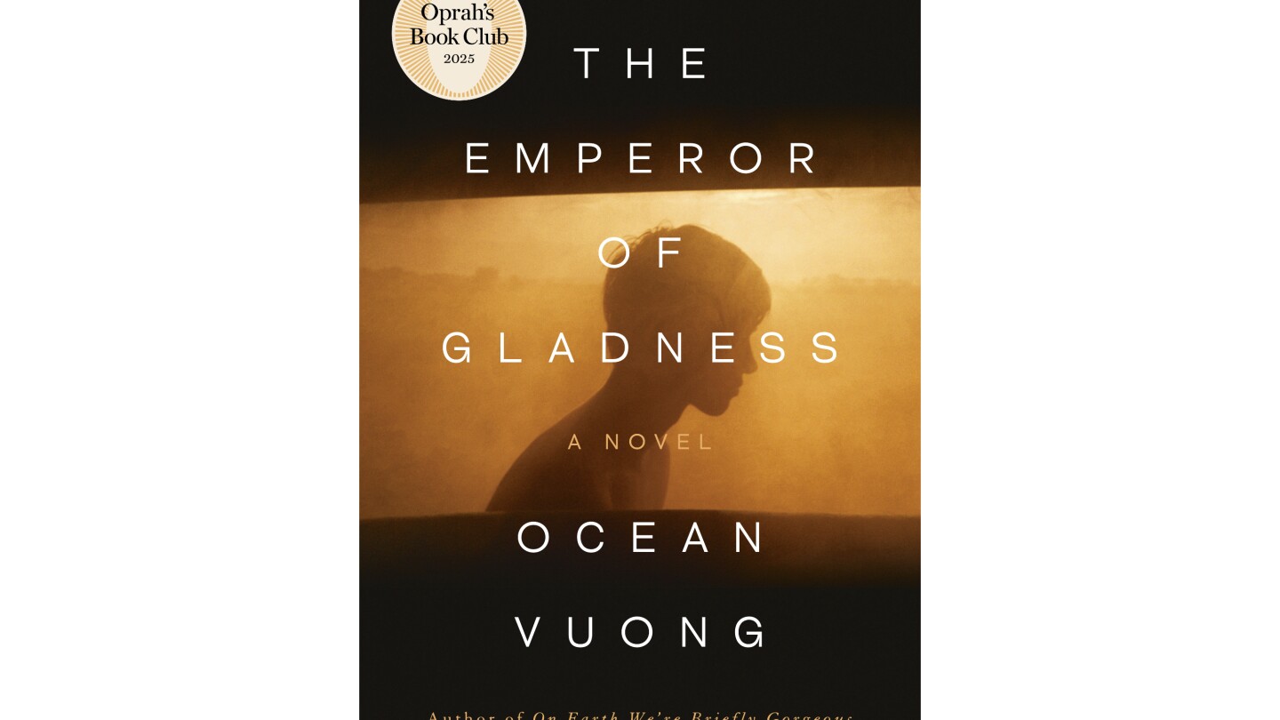 Новият роман на Ocean Vuong, „Императорът на радостта“, е най -новият избор на книжния клуб на Уинфри 
