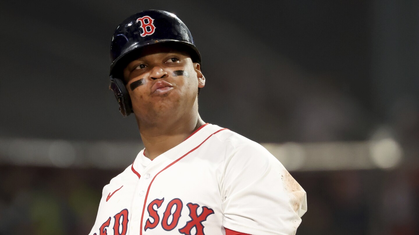 Собственикът на Red Sox Джон Хенри лети до Канзас Сити, за да се срещне с недоволни служене Рафаел Девърс 