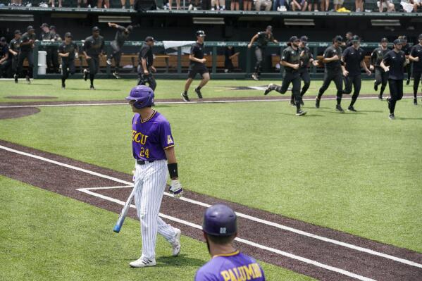 Vanderbilt's Kumar Rocker strikes out 11 in Super Regional win over East  Carolina