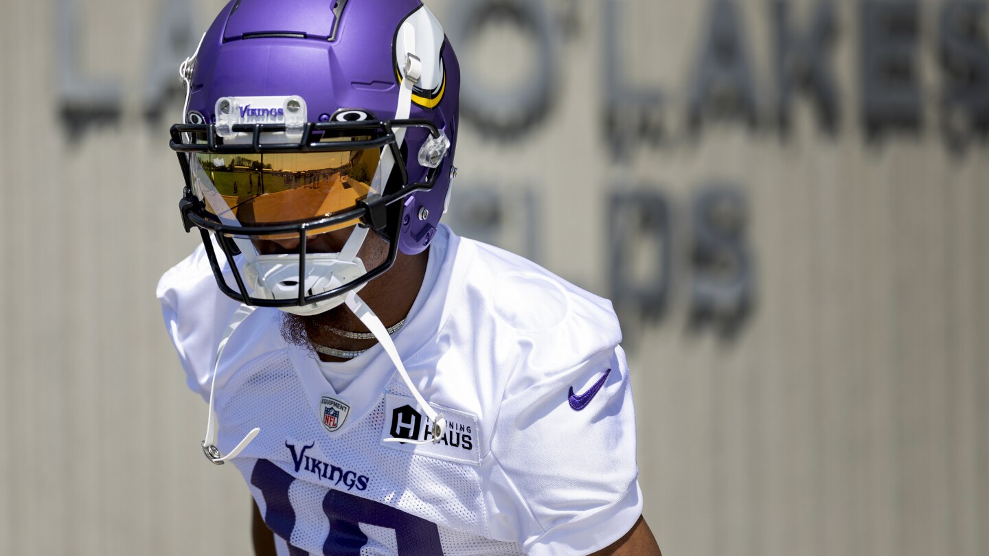 Vikings WR Justin Jefferson wants new deal, but 'it's up to them'