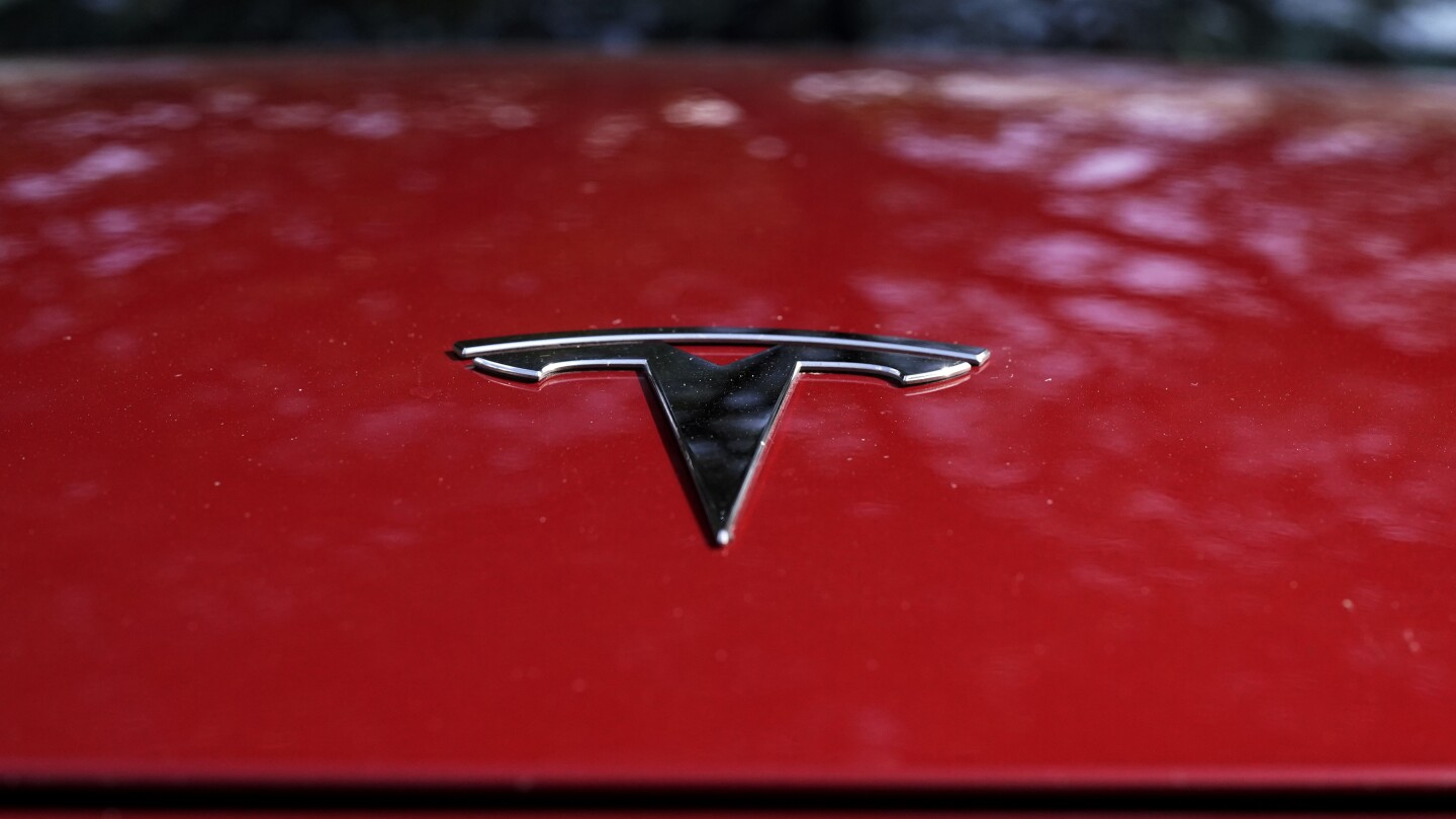ВАШИНГТОН AP — Tesla изтегля почти всички превозни средства които