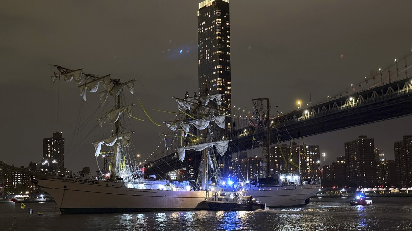 Mexican tall ship strikes Brooklyn Bridge, snapping masts and injuring sailors