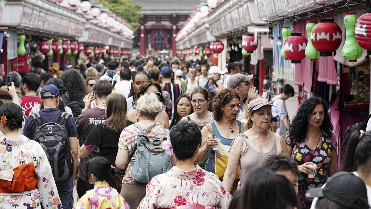 好調な輸出と観光のおかげで日本の経済成長は上向いている