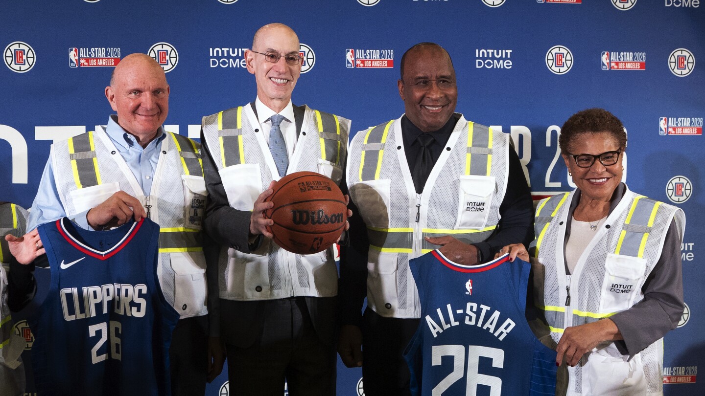 Комисарят на НБА Адам Силвър финализира удължаването на договора, каза източник на AP