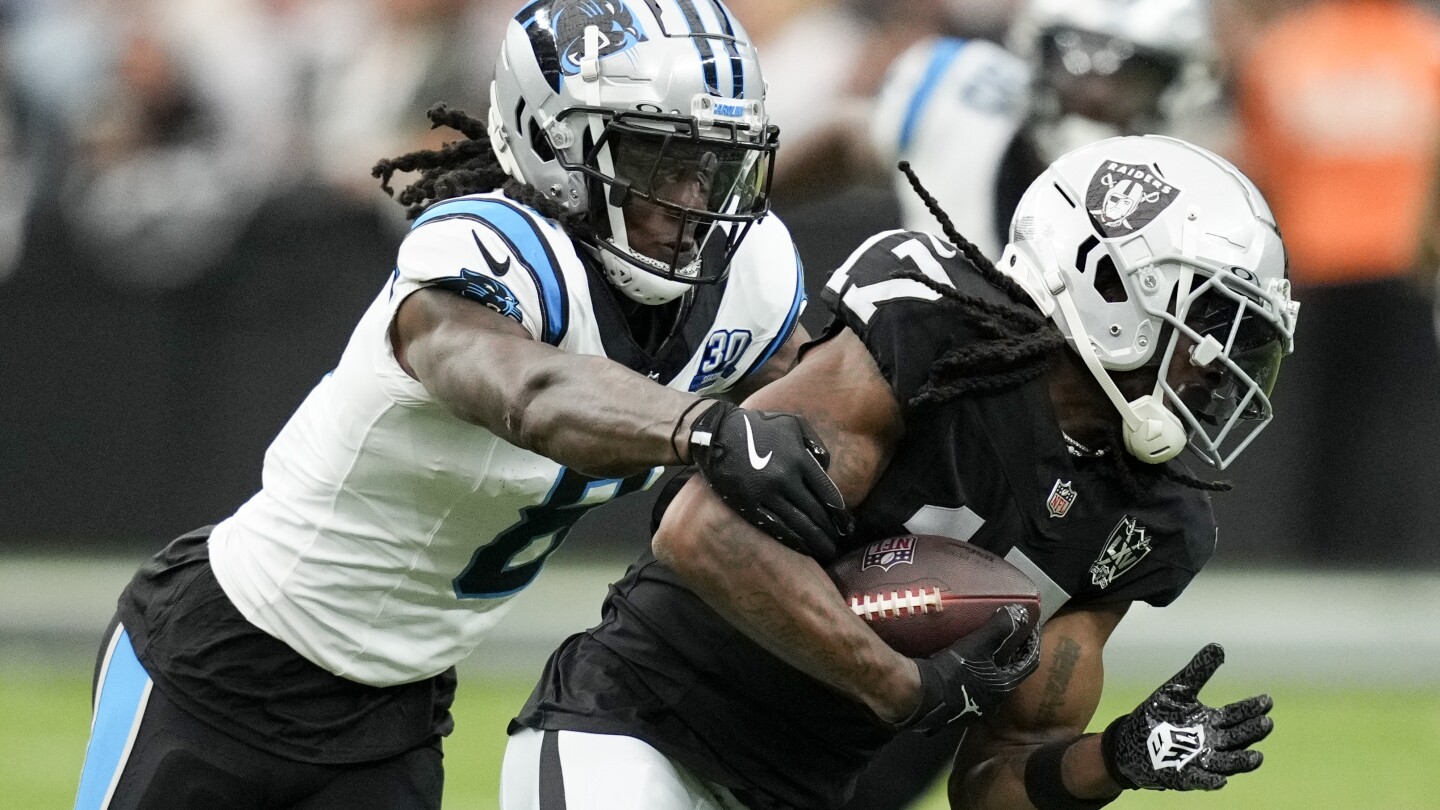 NextImg:Jets acquire wide receiver Davante Adams from Raiders, AP sources say