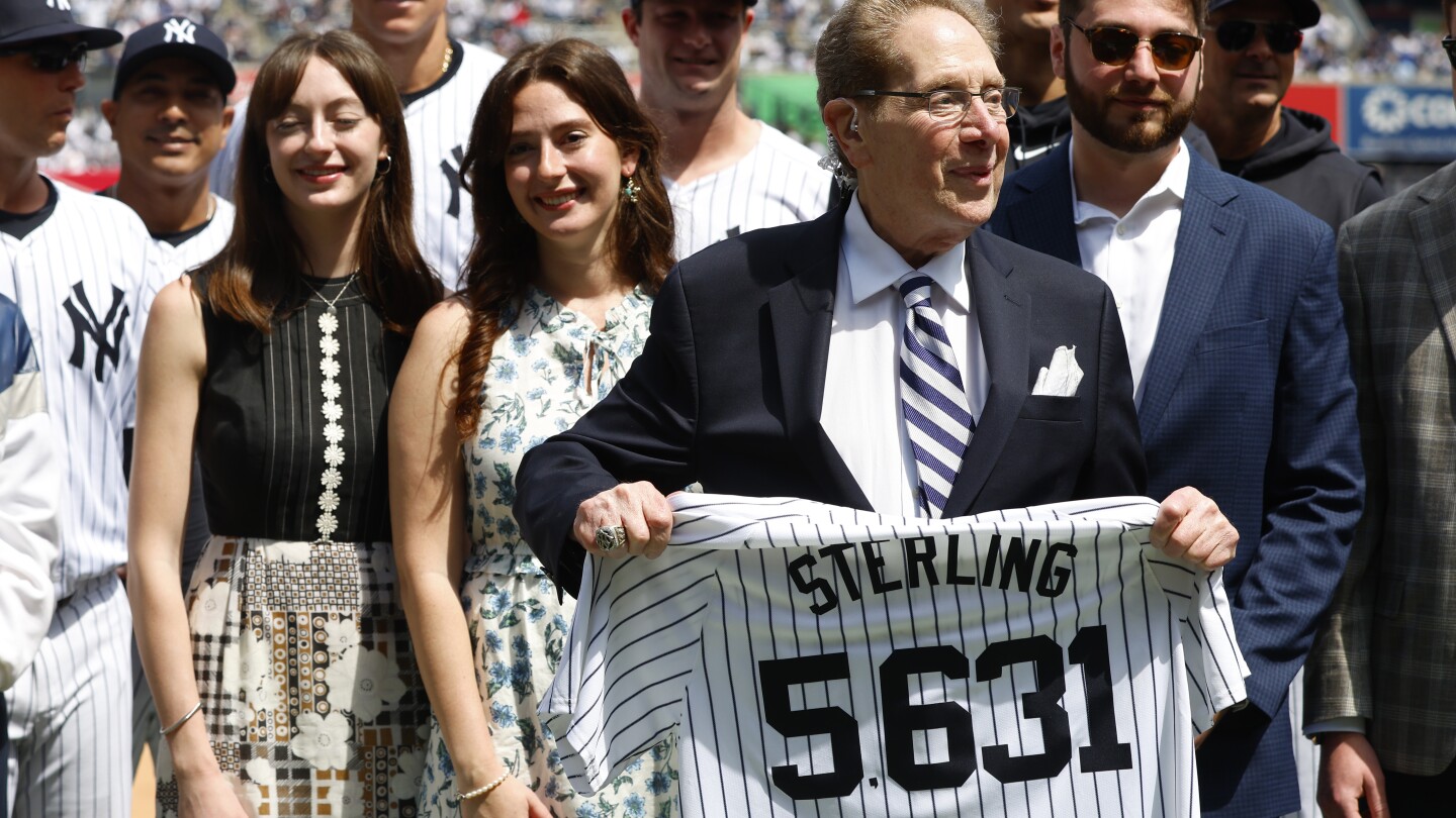 John Sterling honoré par les Yankees pour 36 saisons et 5 631 matchs en tant que voix radio