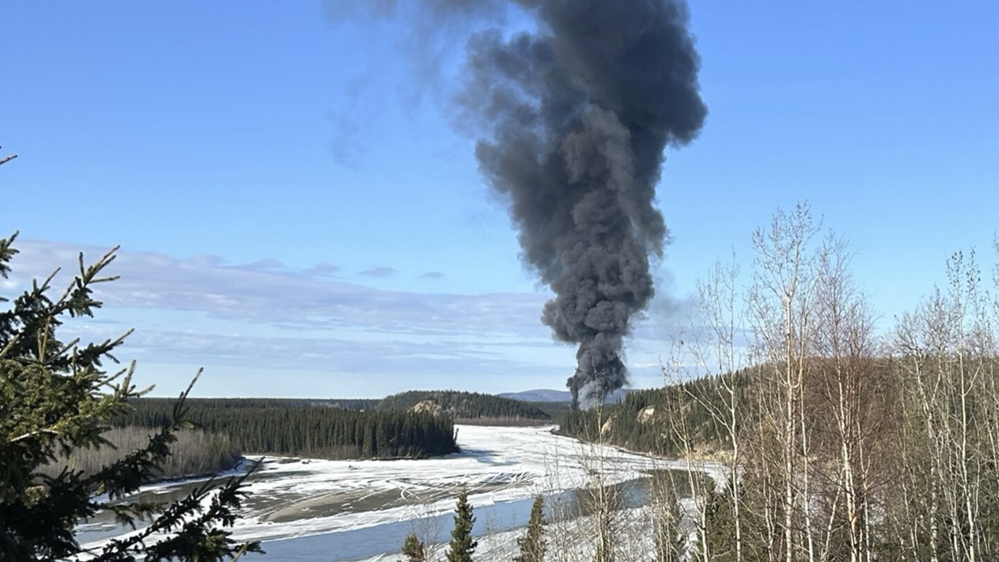 Джуно Аляска AP Свидетел е видял дим излизащ от