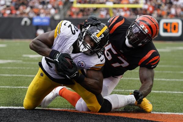 Pittsburgh Steelers running back Najee Harris (22) goes in for a touchdown while being tackled by Cincinnati Bengals linebacker Germaine Pratt (57) during the first half of an NFL football game, Sunday, Sept. 11, 2022, in Cincinnati. (AP Photo/Joshua A. Bickel)