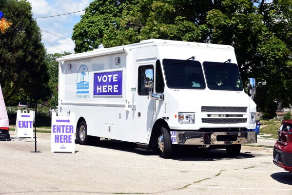 Wisconsin Supreme Court keeps ban on mobile absentee voting sites in