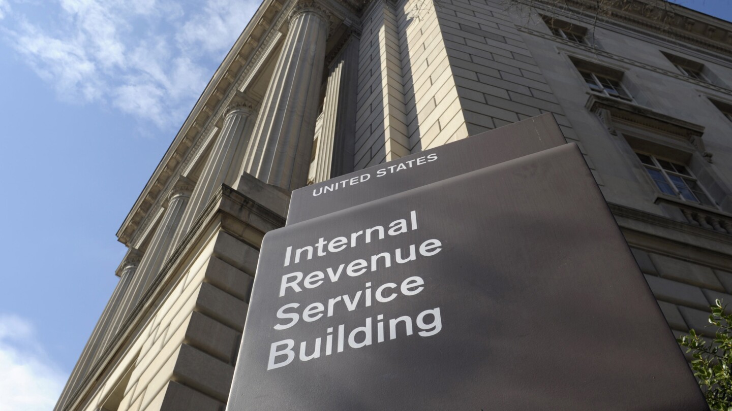 ВАШИНГТОН (AP) — В този данъчен ден IRS насърчава подобренията