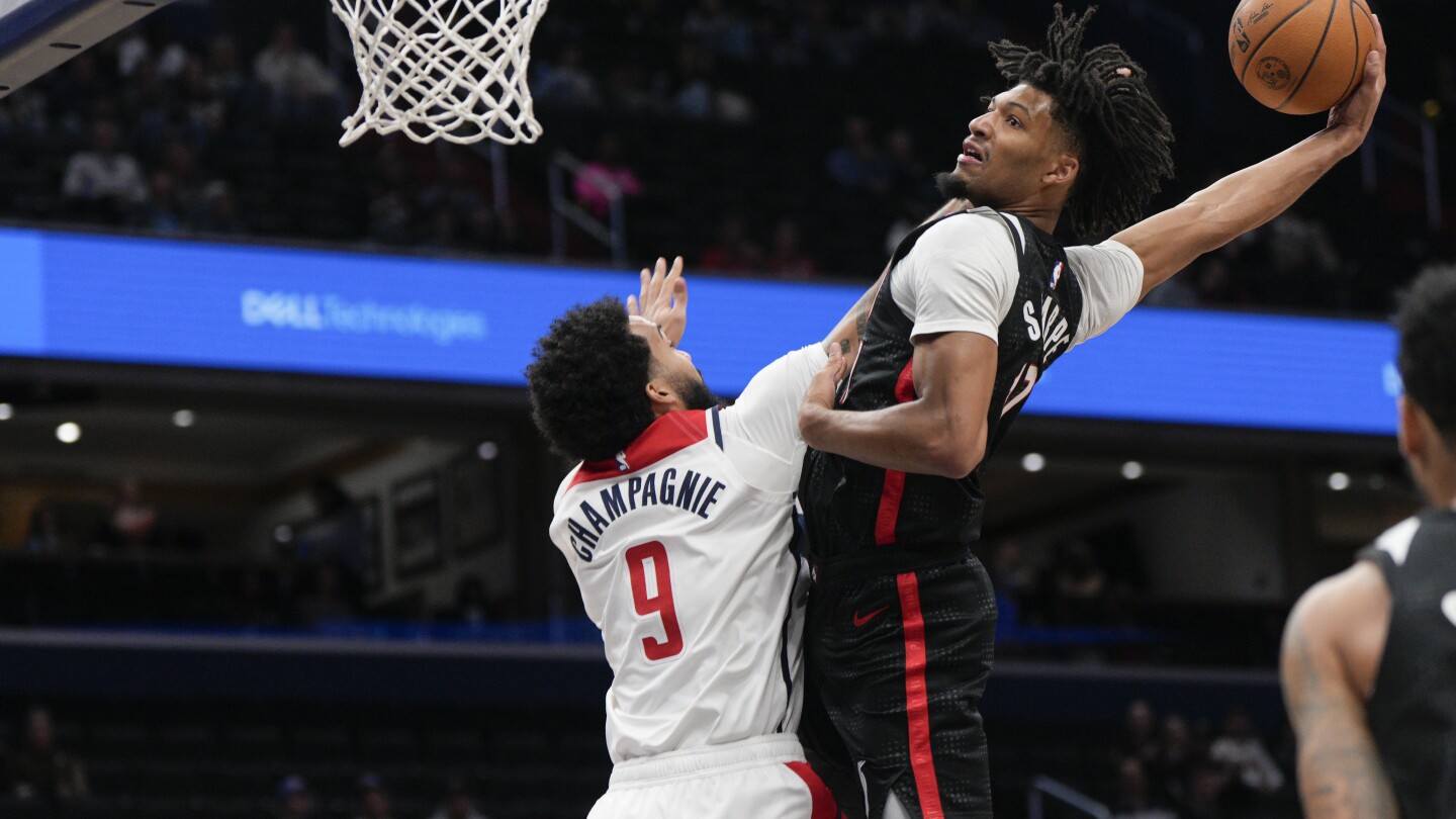 Shaedon Sharpe’s eye-popping dunk caps a career night as the Trail Blazers beat the Wizards 129-121