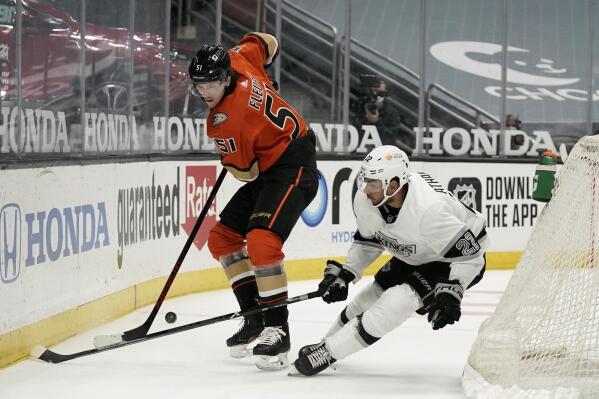 Anaheim Ducks goalie Ryan Miller to retire at end of season