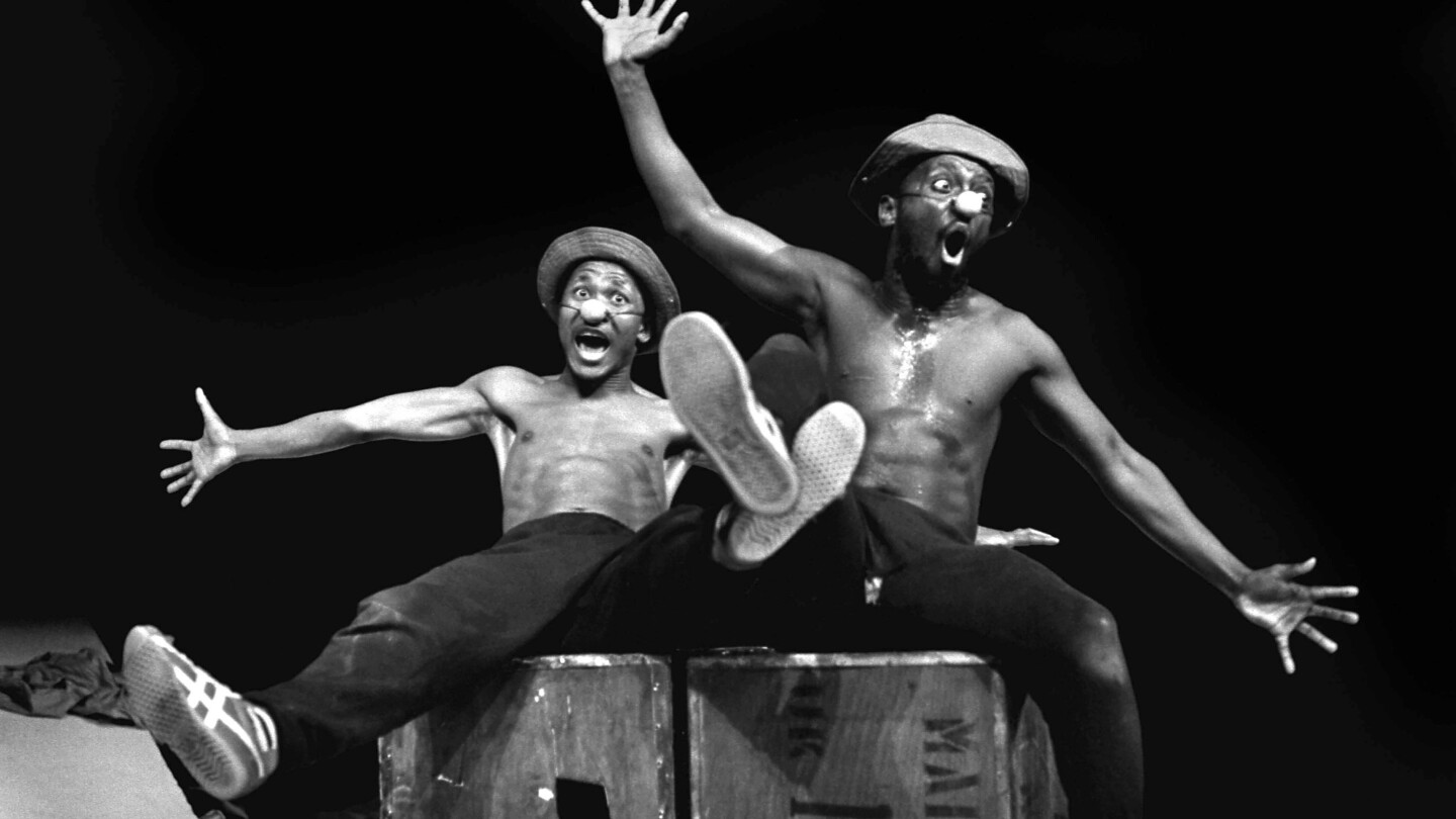 „Сарафина!“ известният южноафрикански драматург Мбонгени Нгема загина в автомобилна катастрофа на 68