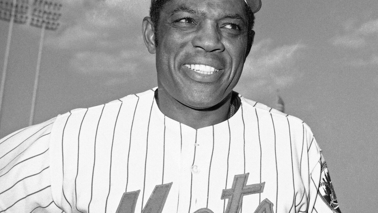 Mets Honor Mays and Grote with Patches