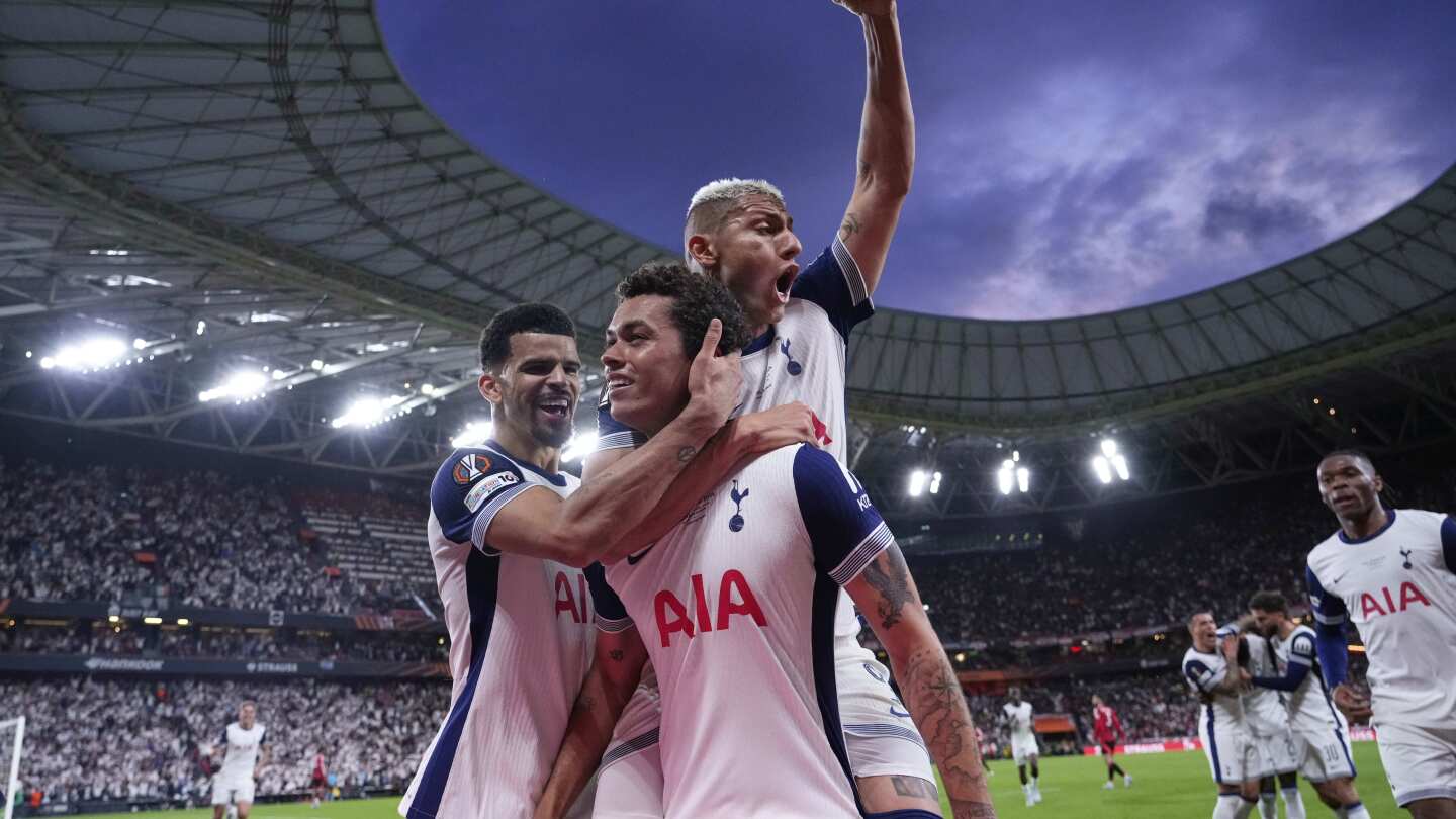 AP PHOTOS: Tottenham bests Manchester United to win the Europa League