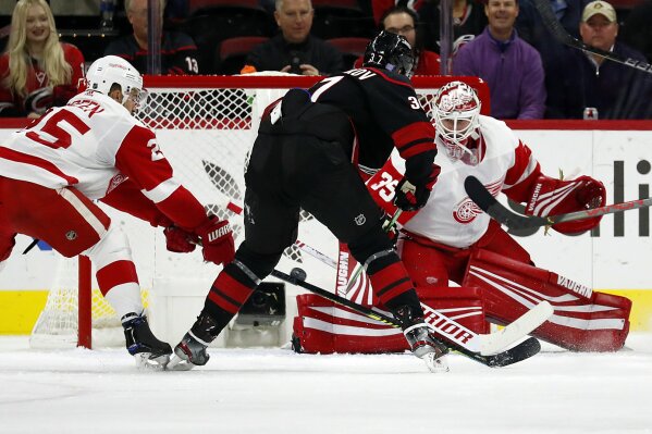 Howard leads Red Wings in win