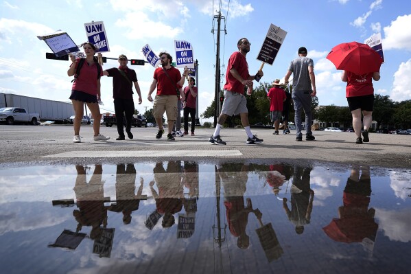 UAW union members picket on the street in front of a Stellantis distribution center, Monday, Sept. 25, 2023, in Carrollton, Texas. (AP Photo/Tony Gutierrez)