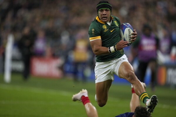 South Africa's Cheslin Kolbe races to score his side's third try during the Rugby World Cup quarterfinal match between France and South Africa at the Stade de France in Saint-Denis, near Paris Sunday, Oct. 15, 2023. (AP Photo/Thibault Camus)