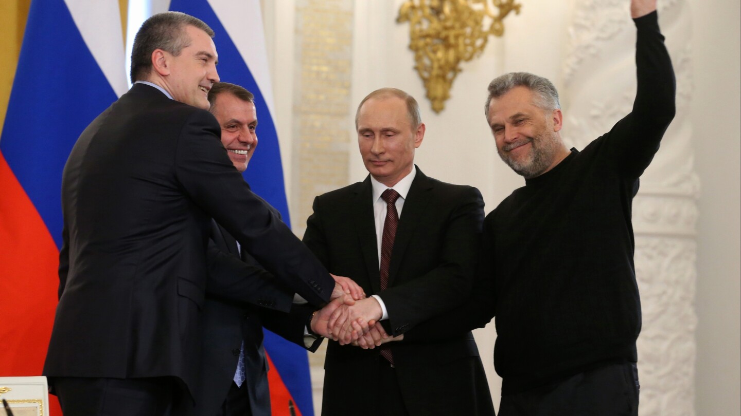 Преди десетилетие президентът Владимир Путин заграби Крим от Украйна, смело