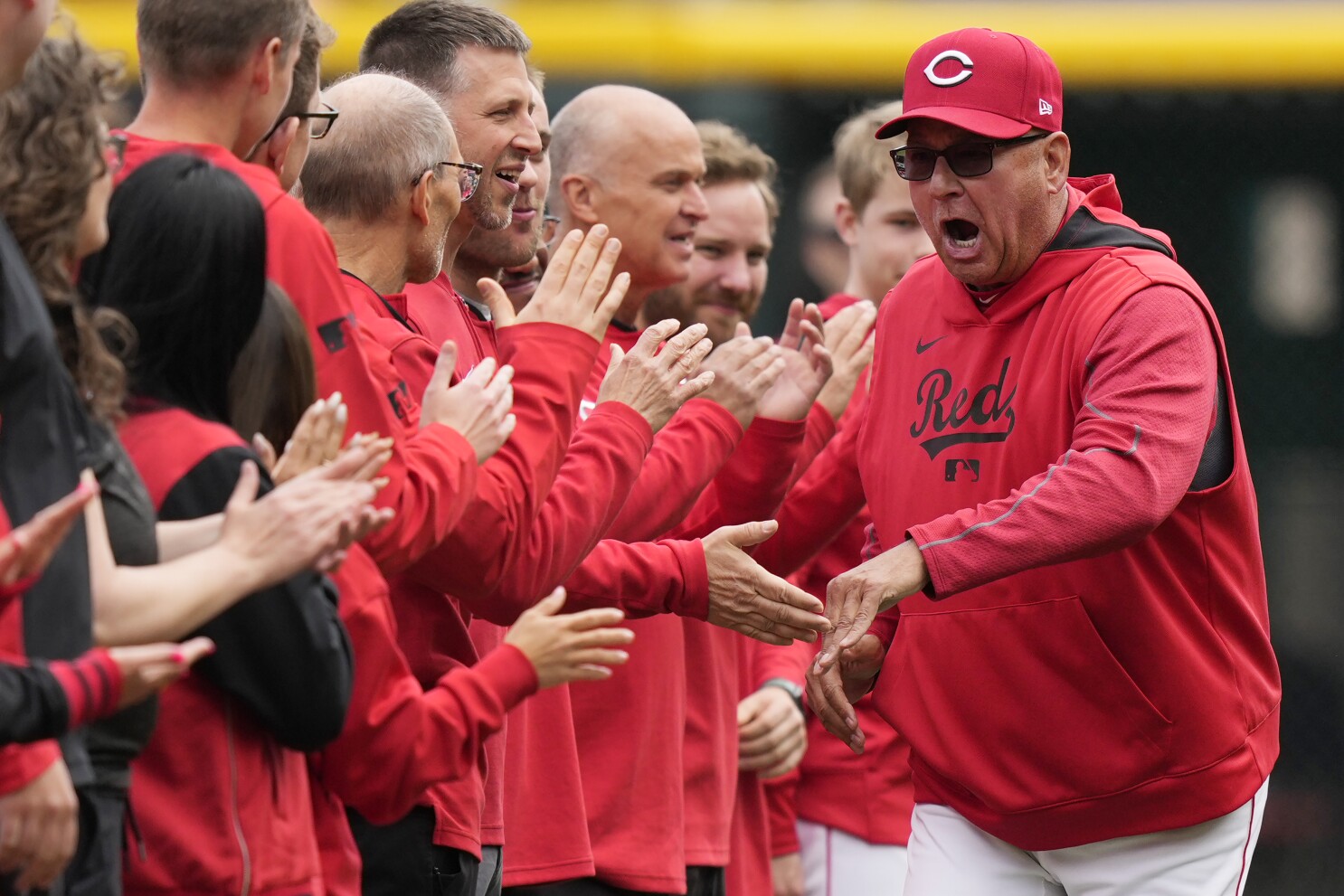 Terry Francona has rough opening day in debut as Reds manager | AP News
