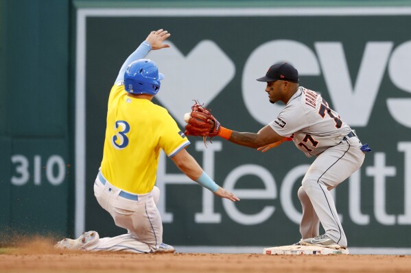 Ramírez Hits Tiebreaking 2-Run Double as Rays Beat Red Sox 4-2 for