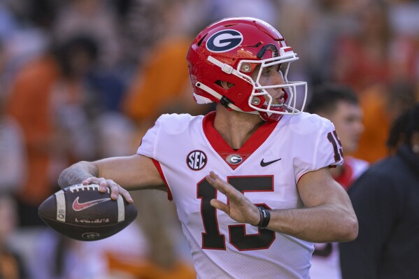 Georgia quarterback Carson Beck (15) throws to a receiver during warmups before an NCAA college football game against Tennessee, Saturday, Nov. 18, 2023, in Knoxville, Tenn. (AP Photo/Wade Payne)
