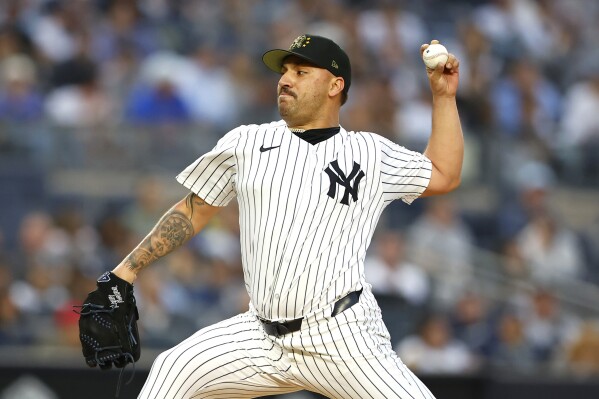 New York Yankees pitcher Nestor Cortes throws against the Chicago White Sox during the third inning of a baseball game, Friday, May 17, 2024, in New York. (Ǻ Photo/Noah K. Murray)