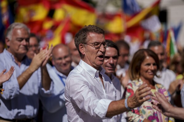 Alberto Feijóo, líder del Partido Popular, durante un mitin en Madrid, España, el domingo 24 de septiembre de 2023. (Foto AP/Manu Fernández)
