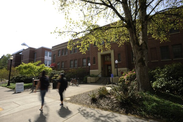 Oregon State University students walk past the Student Health Services building in Corvallis, Ore., in April 2016. (Anibal Ortiz/The Corvallis Gazette-Times via AP)