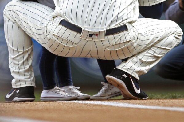 Minnesota Twins - Joe Mauer and his twin daughters