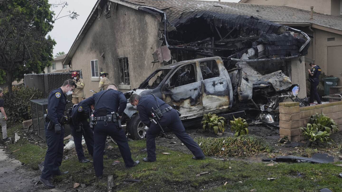 Small plane crashes into San Diego neighborhood, setting homes and vehicles on fire