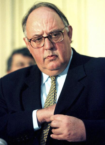FILE – Culture Minister Theodoros Pangalos speaks to the media during a news conference in Athens in this Dec. 23, 1998 photo. The former Greek foreign minister, who held several government portfolios including that of culture, died at home Wednesday, May 31, 2023, at the age of 84, his family said. Pangalos was for years a senior official in Greece's once-dominant Socialist Pasok party.(AP Photo/Lefteris Pitarakis, File)