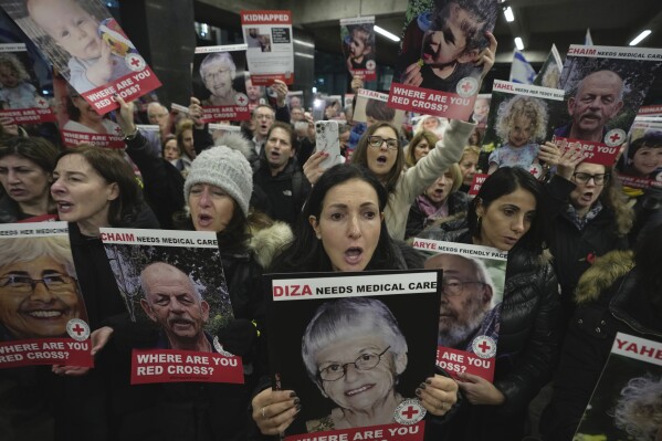 FILE - Medical staff and health professionals attend a demonstration in front of the International Committee of the Red Cross (ICRC) in London on Nov. 9, 2023, calling for an immediate intervention in the case of the hostages kidnapped from Israel on Oct. 7. (AP Photo/Kin Cheung, File锛�