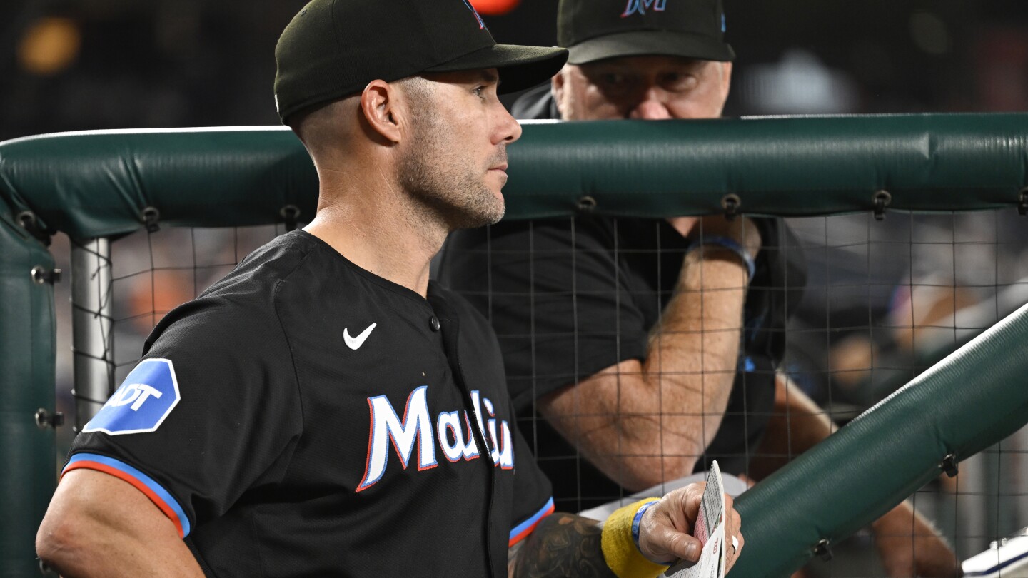 Marlins manager Skip Schumaker