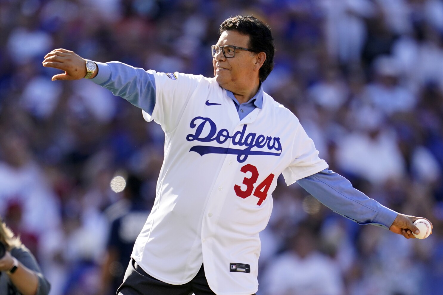 Dodgers star Fernando Valenzuela, who inspired 'Fernandomania,' dies at 63 | AP News
