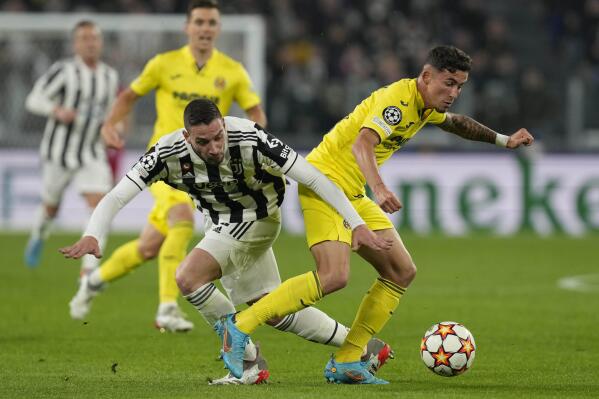 Villarreal's Yeremi Pino, right, challenges for the ball with Juventus' Mattia De Sciglio during the Champions League, round of 16, second leg soccer match between Juventus and Villarreal at the Allianz stadium in Turin, Italy, Wednesday, March 16, 2022. (AP Photo/Antonio Calanni)