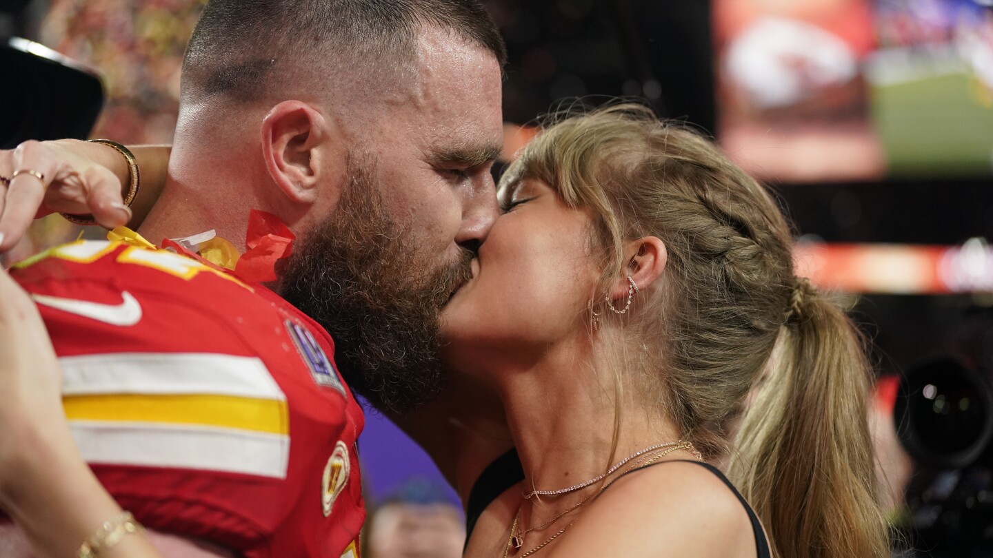 Super Bowl 2024:Taylor Swift cheers for boyfriend Travis Kelce in NFL clash