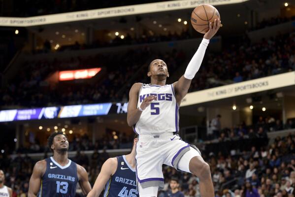 De'Aaron Fox hits insane game-winning buzzer-beater from mid-court