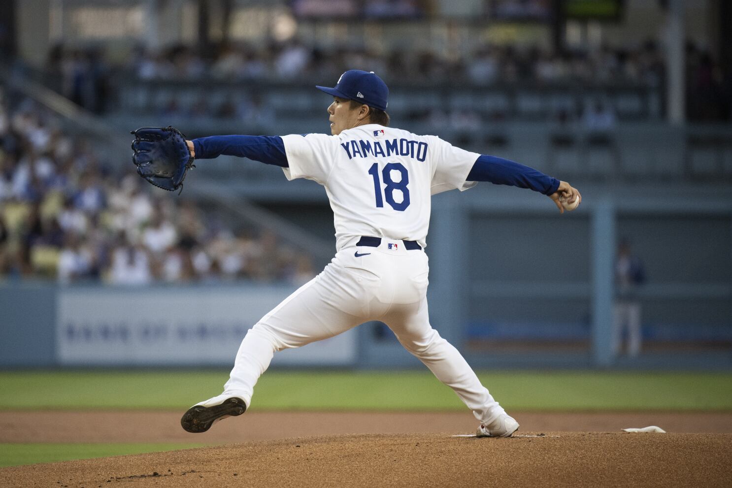 Muncy's sacrifice fly scores Ohtani with go-ahead run in 10th and Dodgers beat D-backs 4-3
