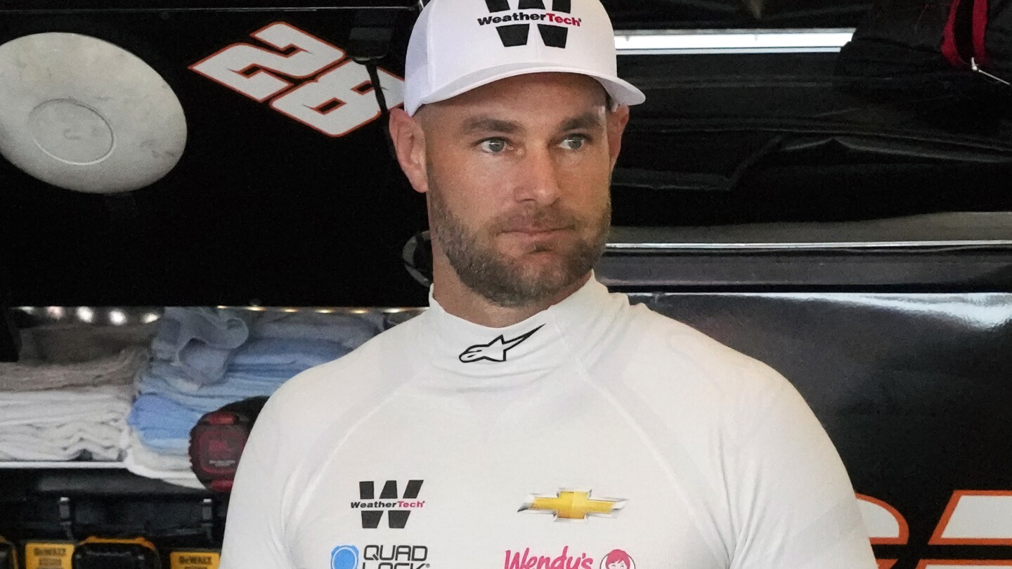 Former Supercars champion Shane van Gisbergen secures full-time Cup Series driver contract with Trackhouse Racing