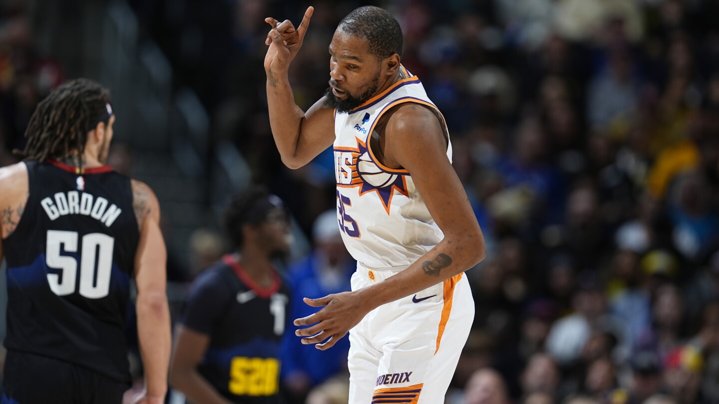 Kevin Durant marca 30 pontos para levar o Suns a outra vitória em Denver, 104-97