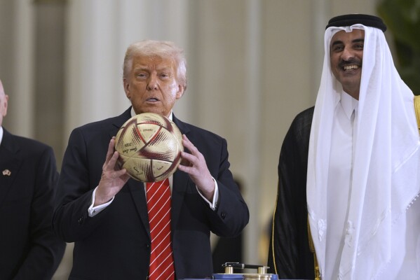 Trump dines in Qatar following Syria meeting | AP News