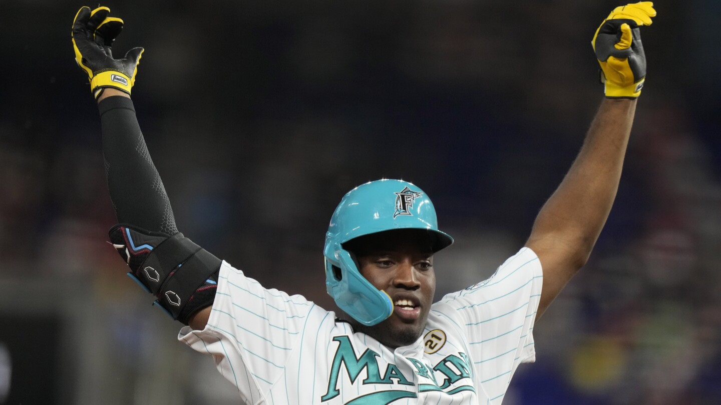 Resting Chisholm and Arraez, Marlins win again in teal throwbacks
