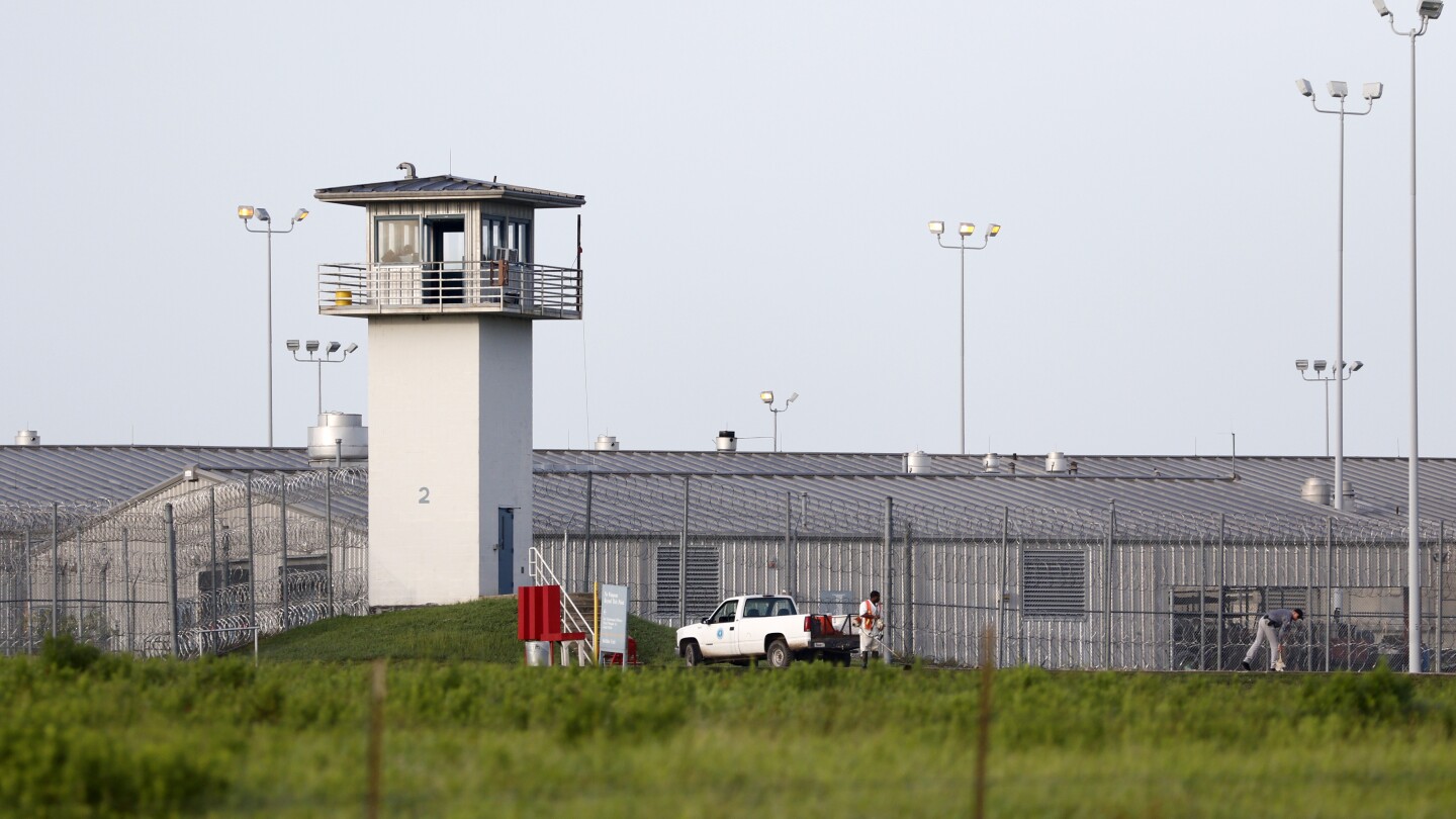 Extreme heat without AC in Texas prisons is unconstitutionally cruel punishment, judge rules