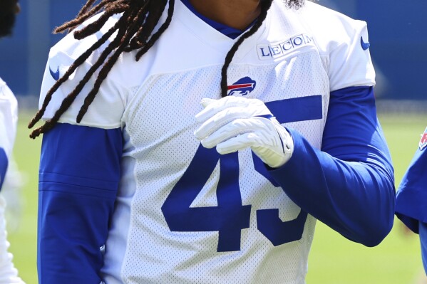 Buffalo Bills linebacker Shaq Thompson walks off the field after NFL football practice in Orchard Park, N.Y., Tuesday, June 10, 2025. (AP Photo/Jeffrey T. Barnes)