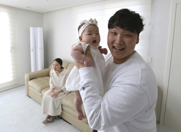 Korean Father Rape His Daughter - K-pop stars Jung Joon-young and Choi Jong-hoon sentenced for rape - BBC News