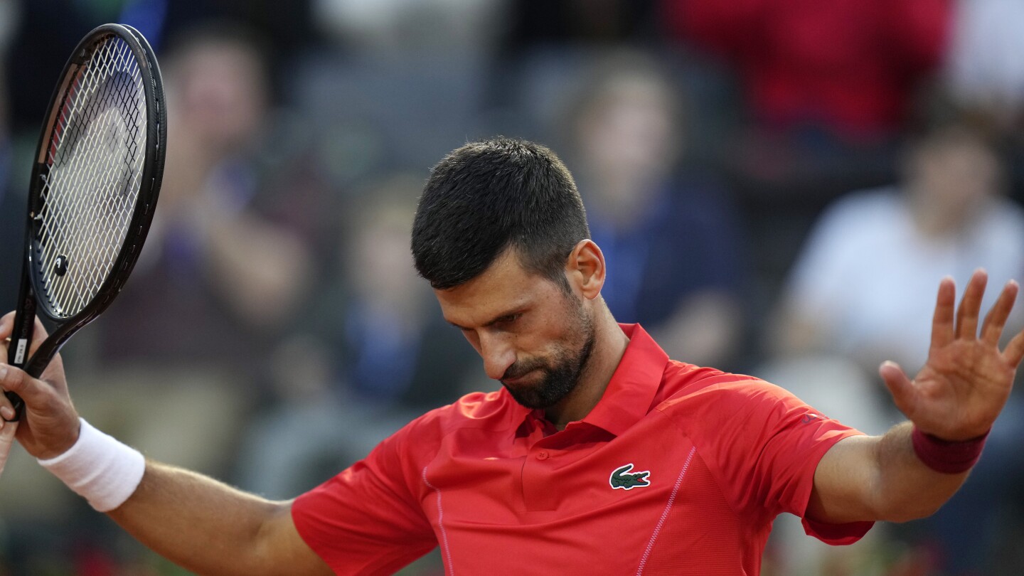 Djokovic remporte son premier match à l’Open d’Italie après un mois d’arrêt.  La championne en titre Rybakina se retire