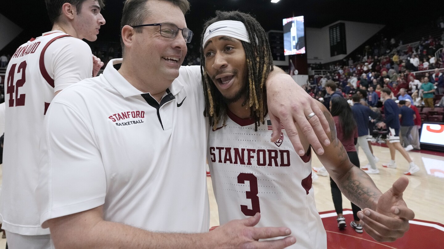 AP Играч на седмицата: Канаан Карлайл води Станфорд до разочарование от тогавашния номер. 4 Аризона
