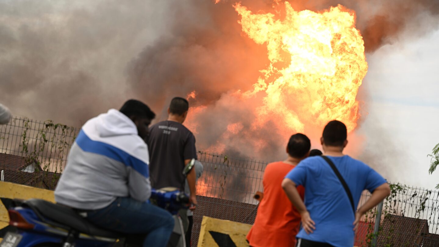 Burst gas pipe sparks colossal fire in Malaysia